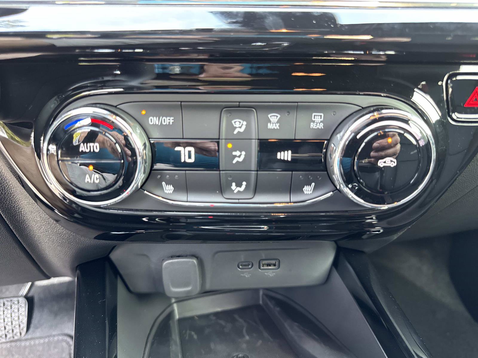 New 2026 Chevrolet Trax RS w/ Sunroof Package image 27