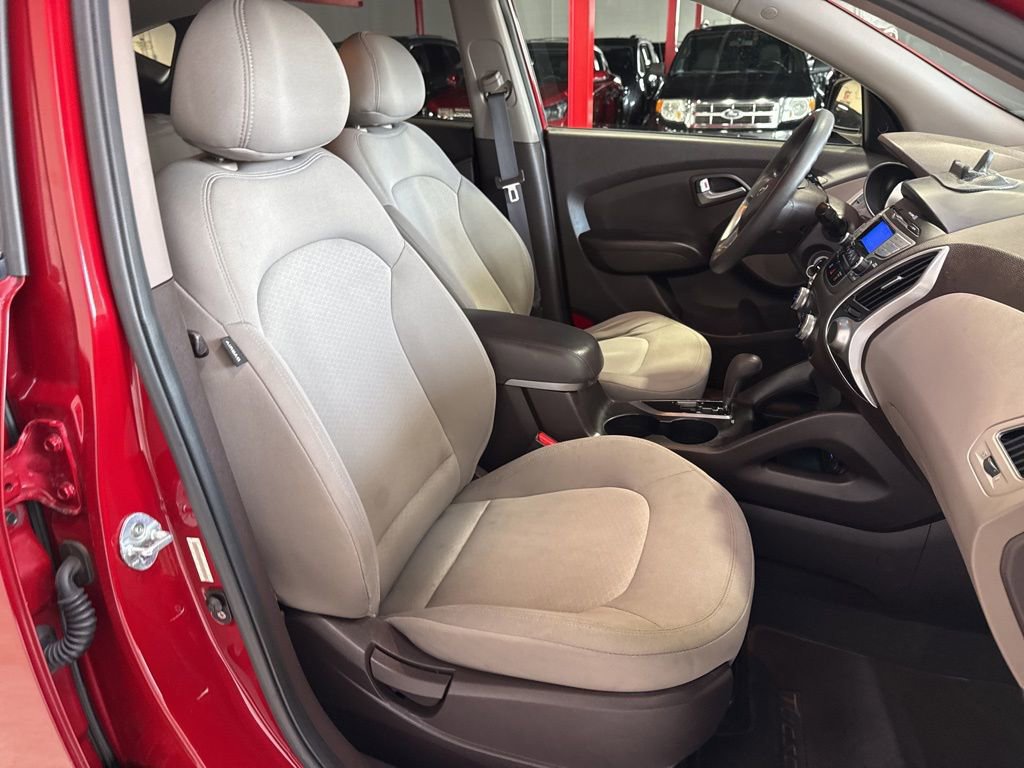 Used 2012 Hyundai Tucson GL image 33