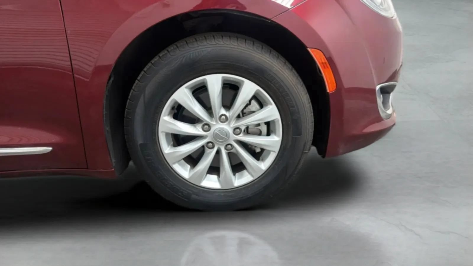 Used 2019 Chrysler Pacifica Touring-L FWD image 26