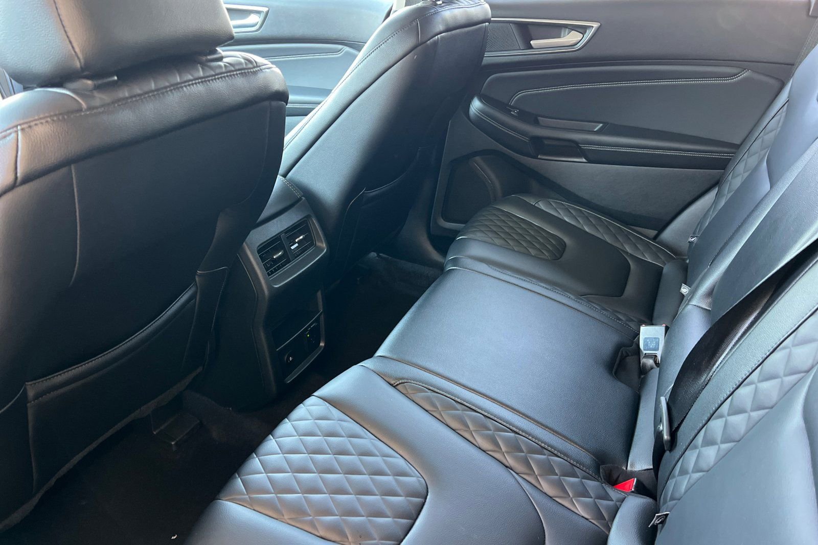 Used 2024 Ford Edge Titanium image 13