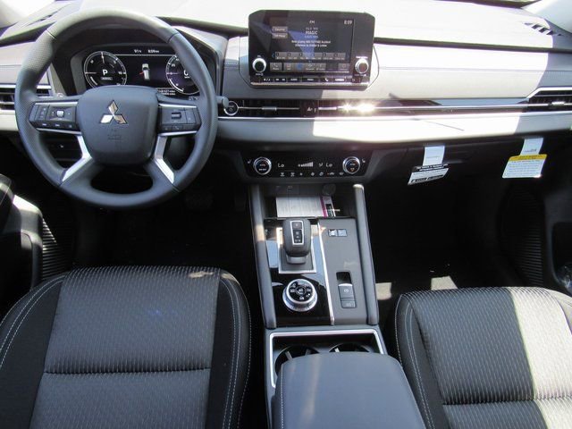 New 2025 Mitsubishi Outlander ES image 10