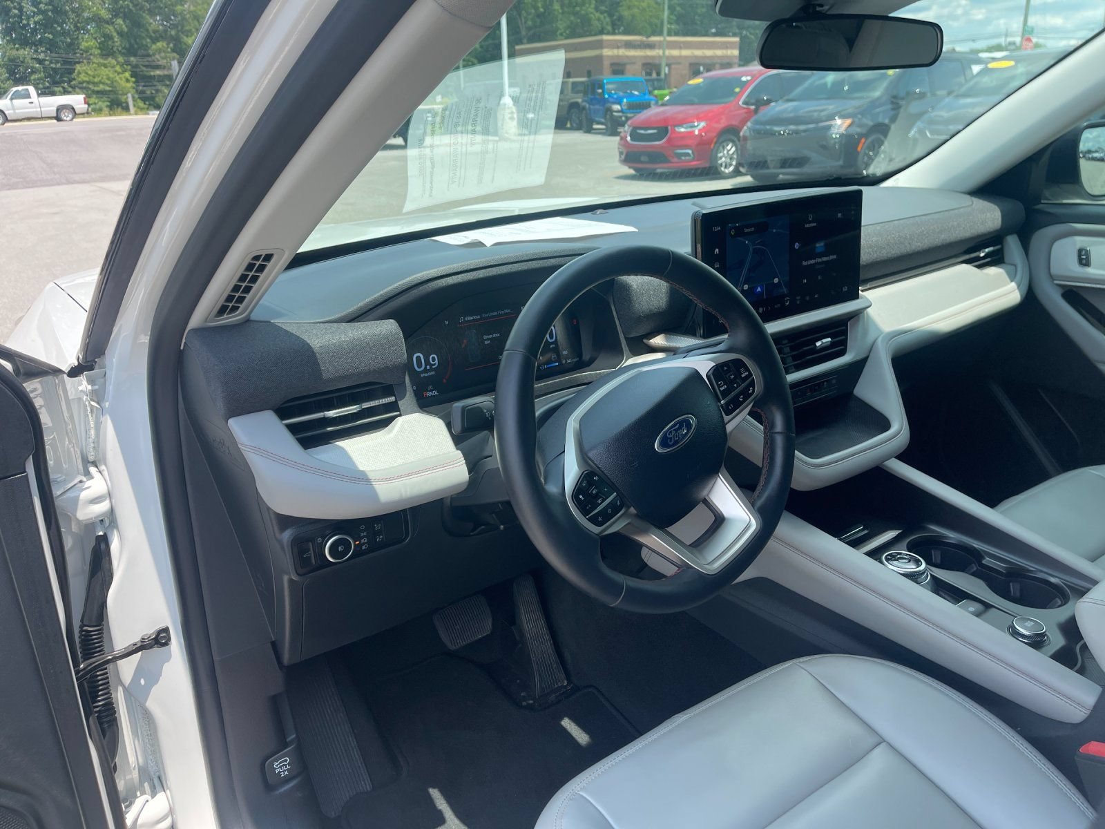 Used 2025 Ford Explorer Active w/ Active Comfort Package RWD image 11
