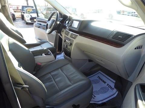 Used 2014 Volkswagen Routan SEL Premium image 17