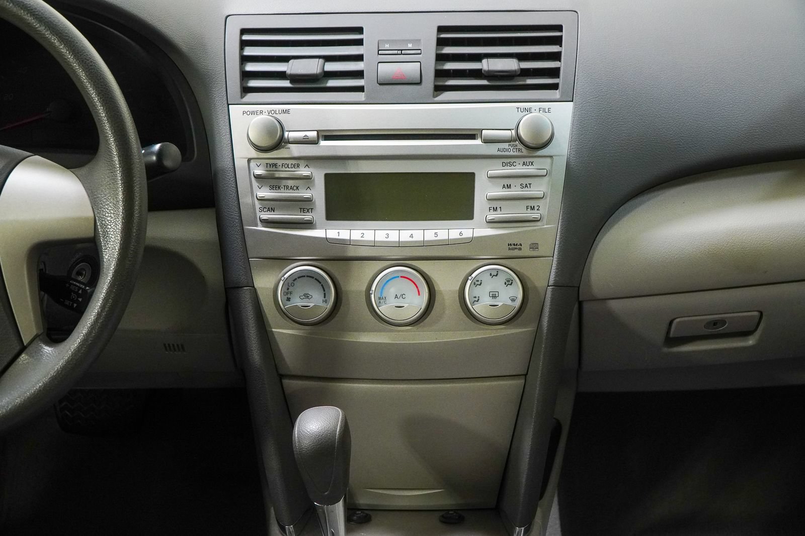 Used 2011 Toyota Camry LE FWD image 25
