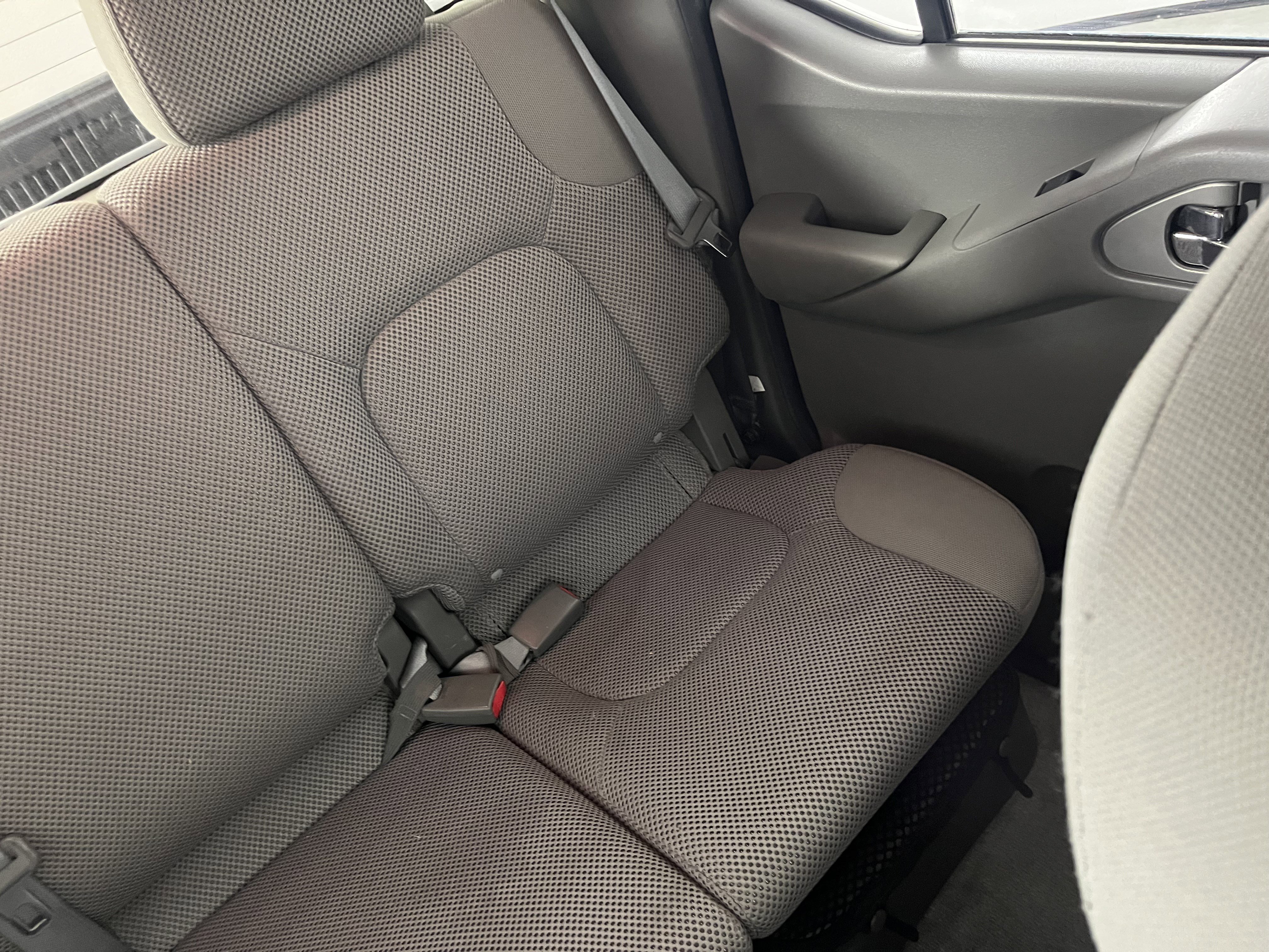 Used 2012 Nissan Frontier SV image 23