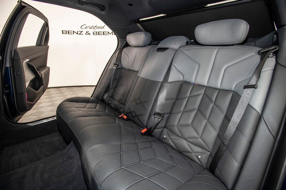 Used 2025 BMW 760i xDrive w/ Executive Package AWD/4WD image 14
