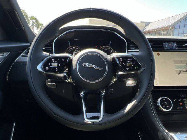 New 2025 Jaguar F-PACE R-Dynamic S image 34