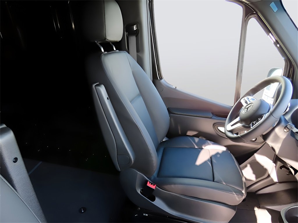 Used 2024 Mercedes-Benz Sprinter 2500 image 19