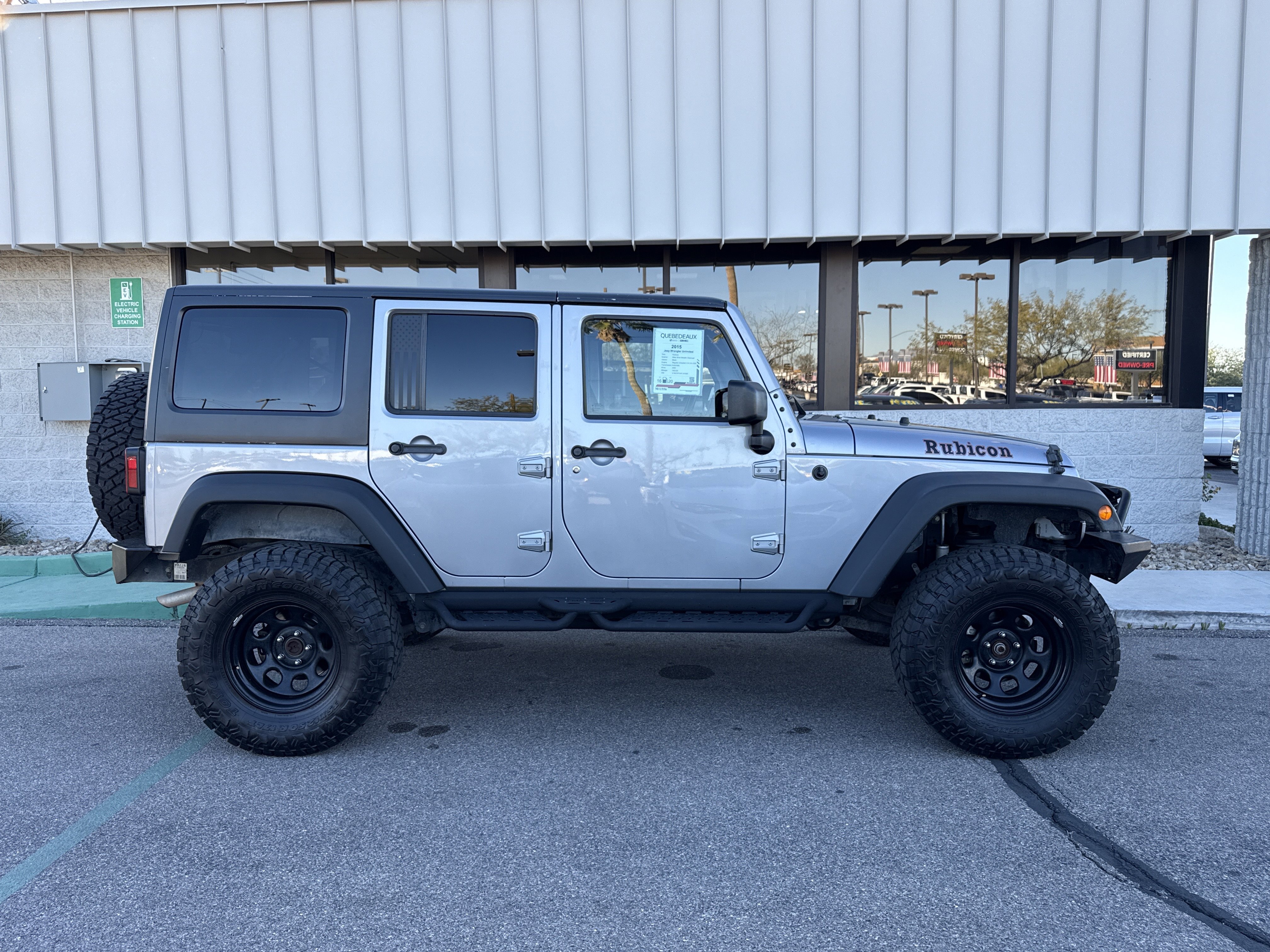 Used 2015 Jeep Wrangler Unlimited Rubicon w/ Connectivity Group image 30
