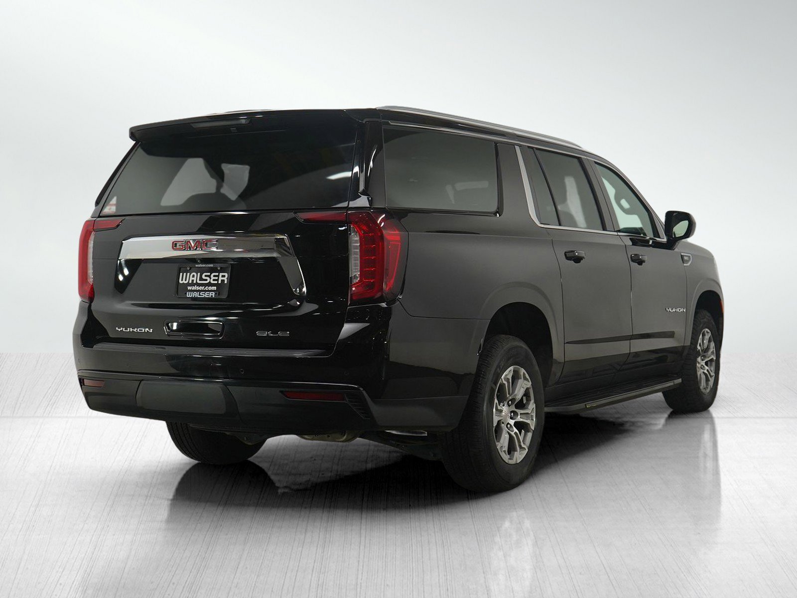 Used 2023 GMC Yukon XL SLE AWD/4WD image 5