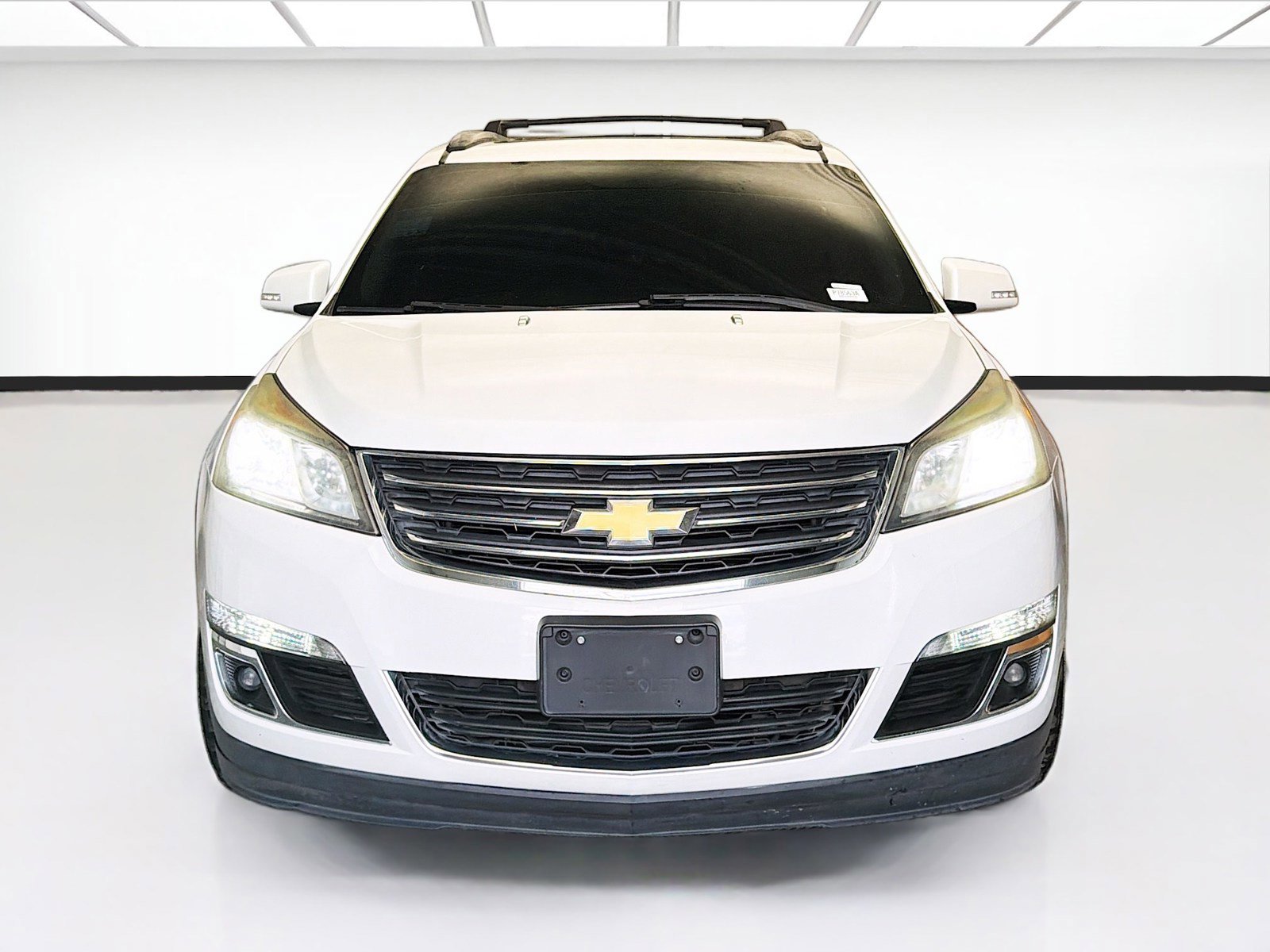 Used 2017 Chevrolet Traverse LT w/ Style and Technology Package FWD image 2
