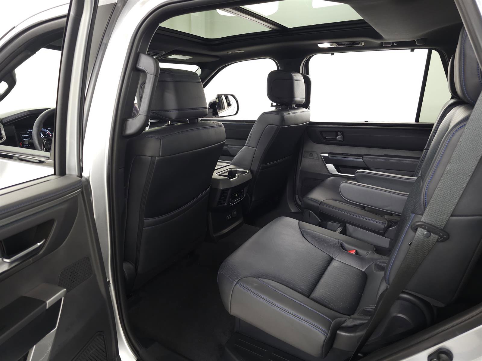 Used 2025 Toyota Sequoia Platinum image 39