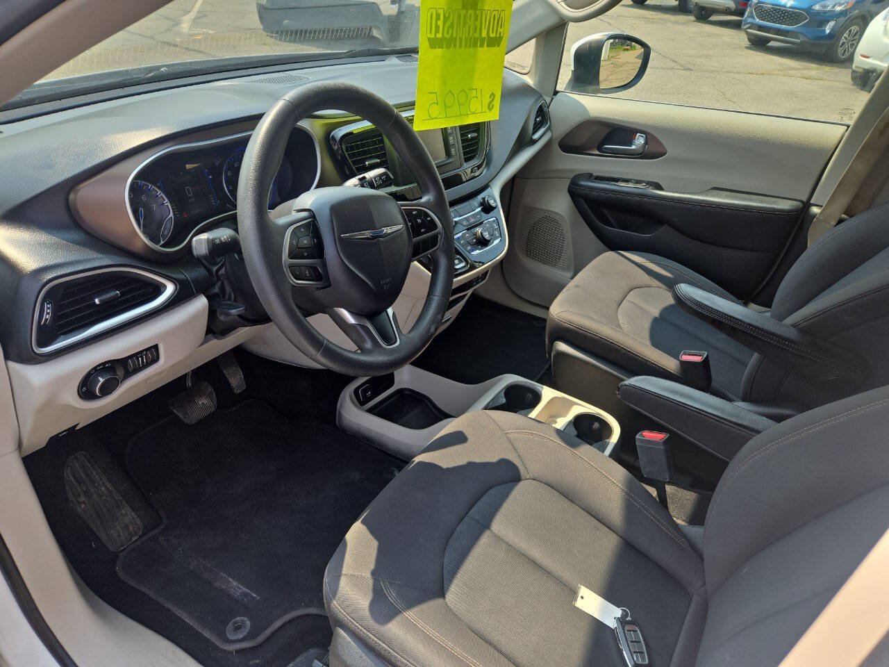 Used 2017 Chrysler Pacifica LX FWD image 14