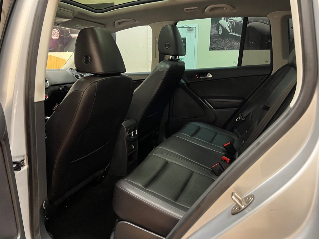 Used 2016 Volkswagen Tiguan SE image 32