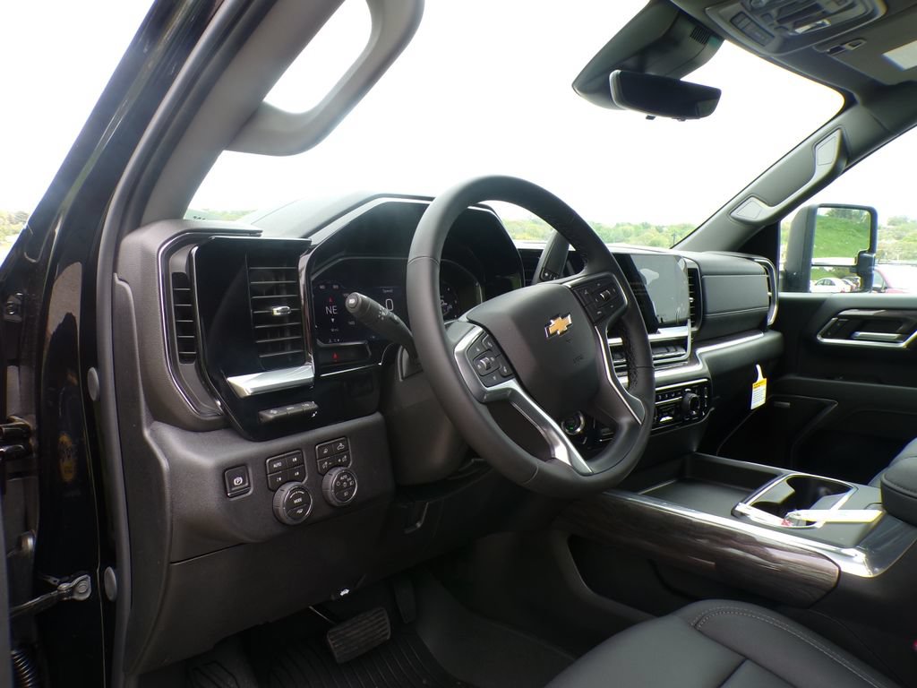 New 2026 Chevrolet Silverado 2500 LTZ w/ LTZ Convenience Package AWD/4WD image 11