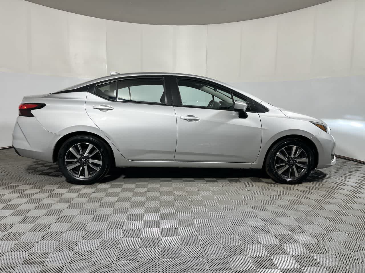 Used 2025 Nissan Versa SV FWD image 9