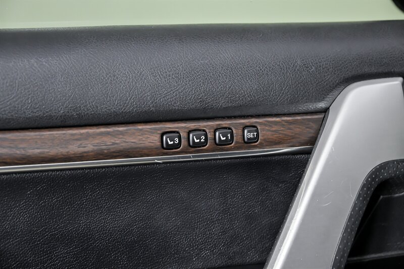Used 2020 Toyota Land Cruiser Heritage Edition AWD/4WD image 18