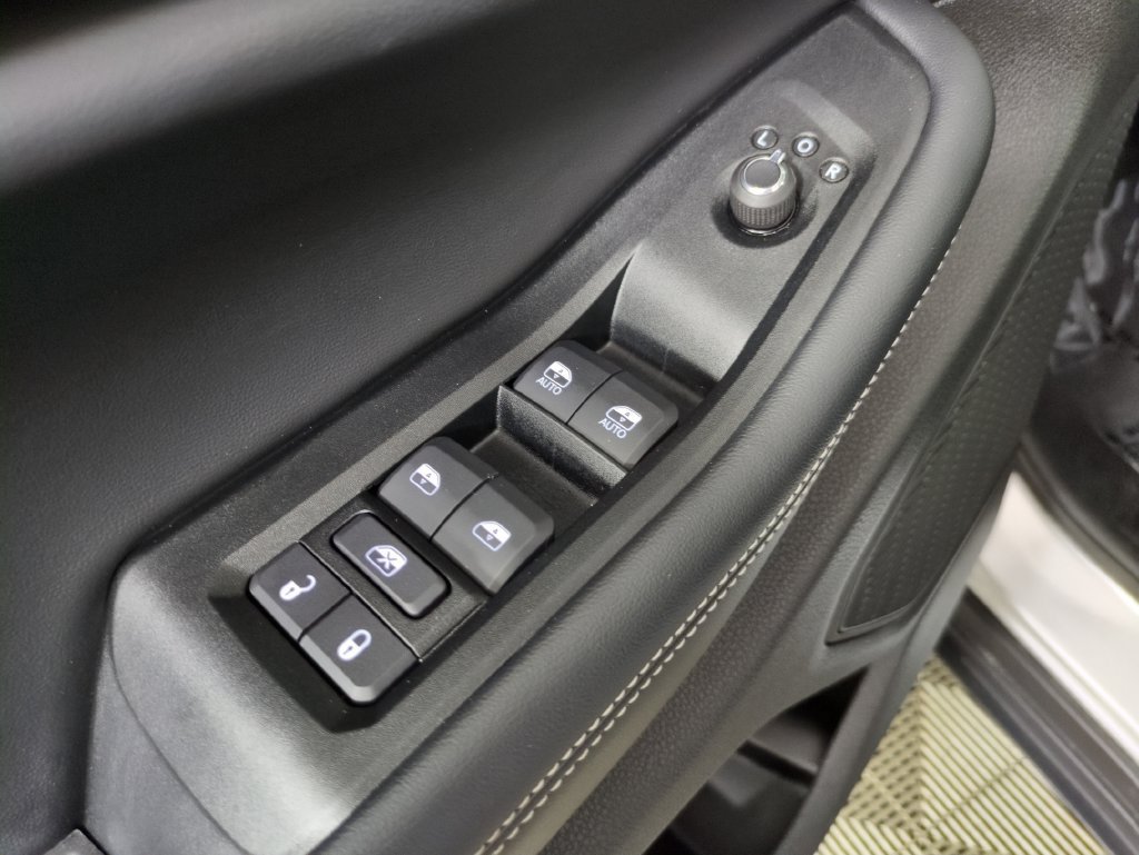 Used 2025 Jeep Grand Cherokee Altitude AWD/4WD image 16