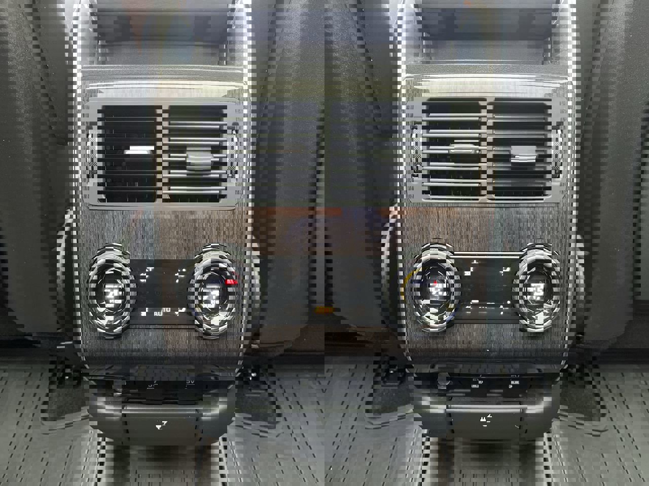 Used 2020 Land Rover Range Rover Sport HSE AWD/4WD image 30