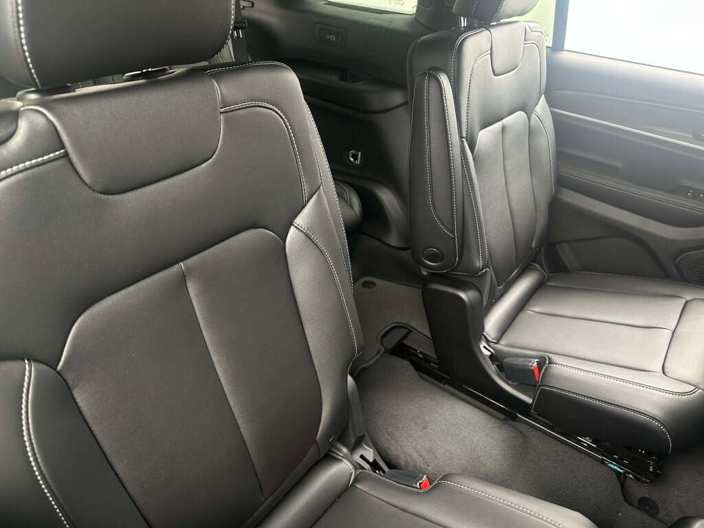 New 2025 Jeep Grand Cherokee L Limited w/ Black Appearance Package image 26