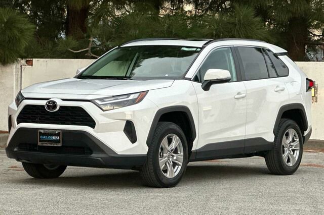 Used 2022 Toyota RAV4 XLE image 8