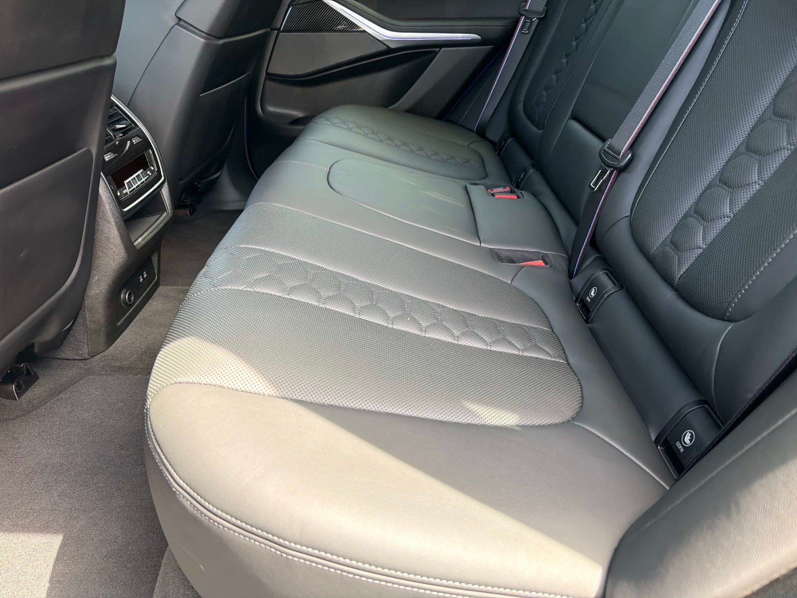 Used 2025 BMW X5 M Competition w/ Executive Package AWD/4WD image 32