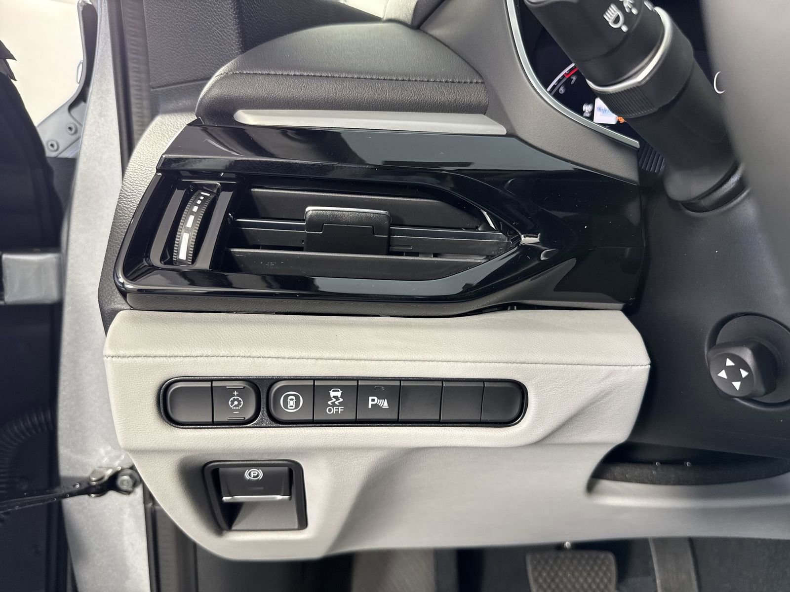 Used 2026 Acura MDX SH-AWD w/ Technology Package image 14