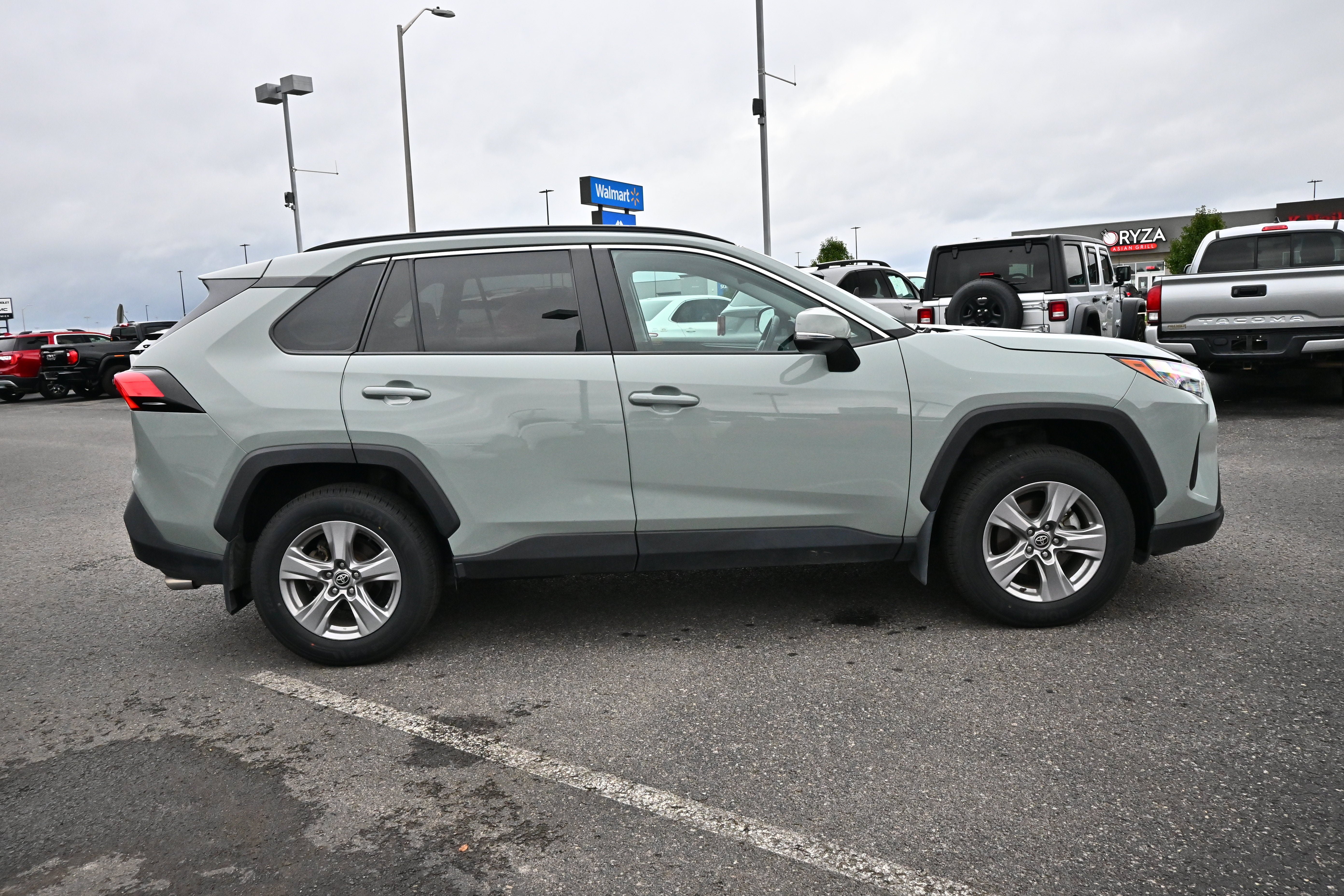 Used 2022 Toyota RAV4 XLE w/ Convenience Package AWD/4WD image 5