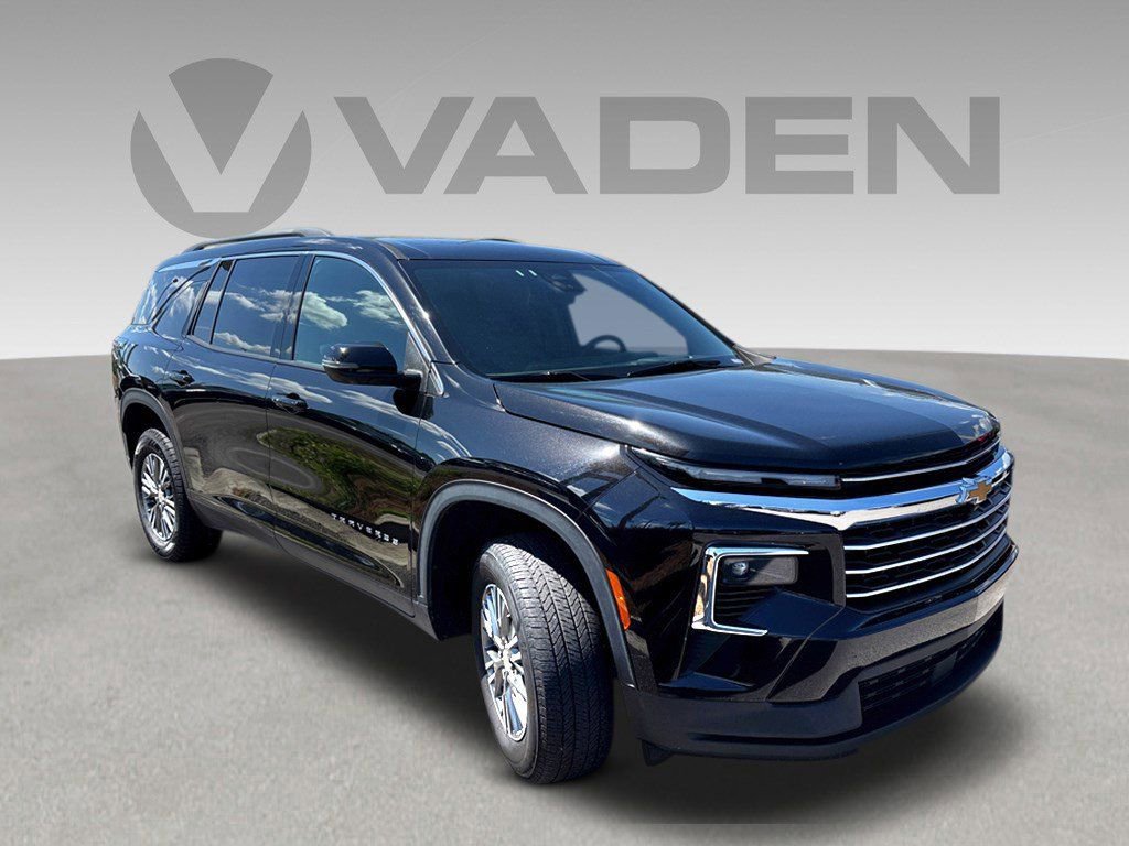 Used 2025 Chevrolet Traverse LT
