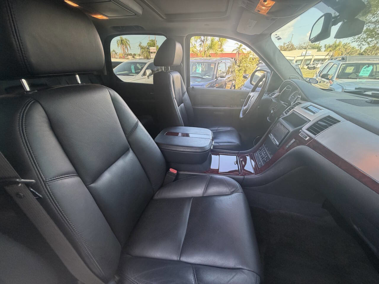 Used 2009 Cadillac Escalade AWD image 12