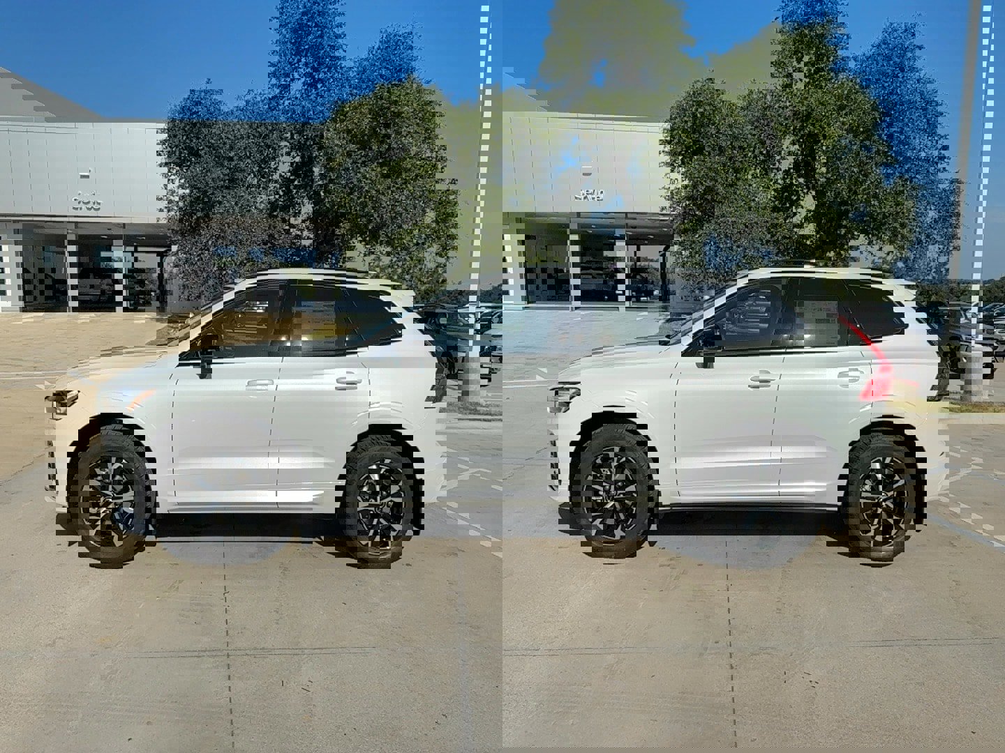 Used 2026 Volvo XC60 B5 Core w/ Protection Package Premier image 3