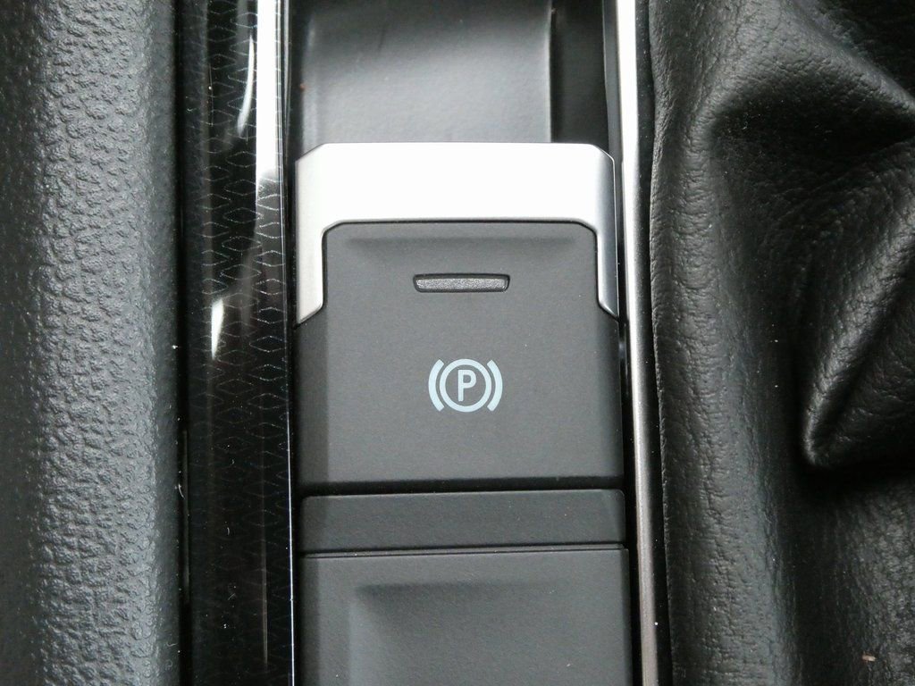 Certified 2025 Volkswagen Taos SE FWD image 15