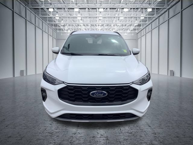 Used 2023 Ford Escape ST-Line Select AWD/4WD image 2