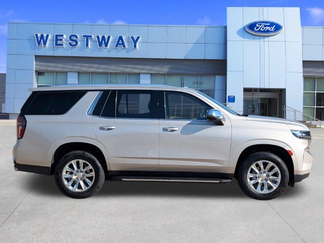 Used 2024 Chevrolet Tahoe Premier RWD image 2