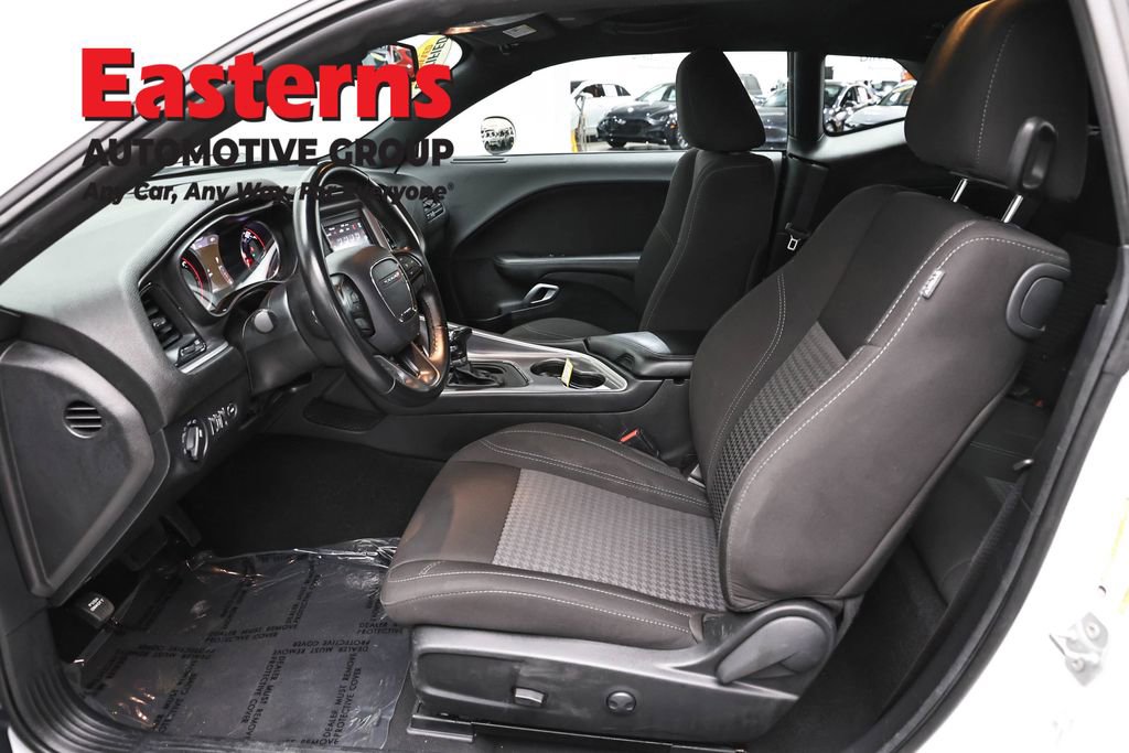 Used 2022 Dodge Challenger SXT image 14
