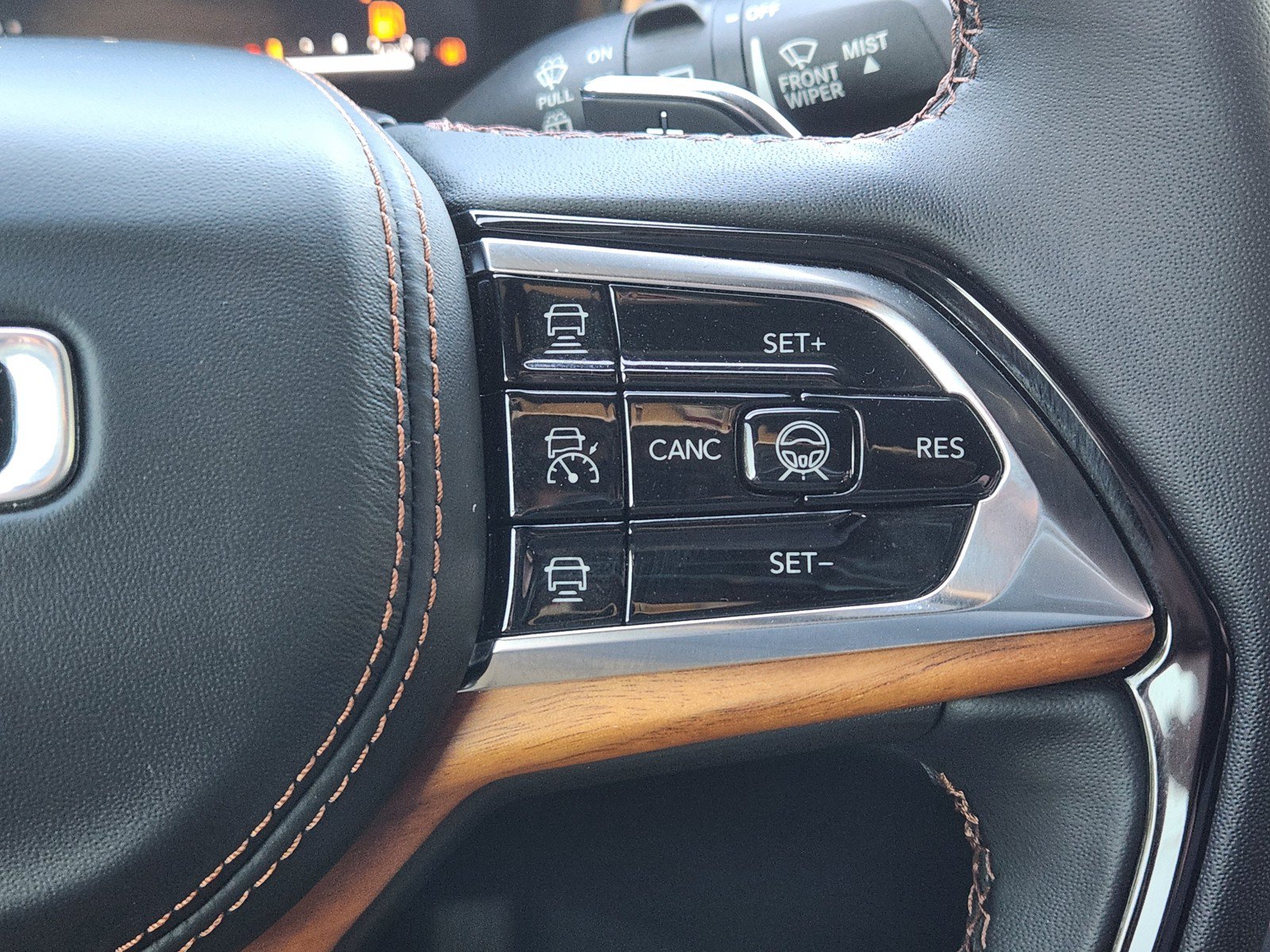 Used 2024 Jeep Grand Cherokee Summit AWD/4WD image 24