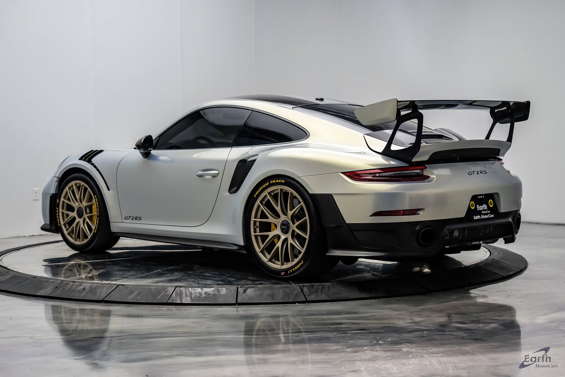 Used 2018 Porsche 911 GT2 RS w/ Weissach Package RWD image 12
