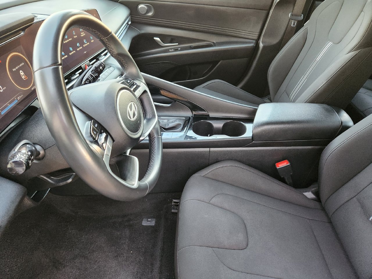 Used 2025 Hyundai Elantra SEL FWD image 12