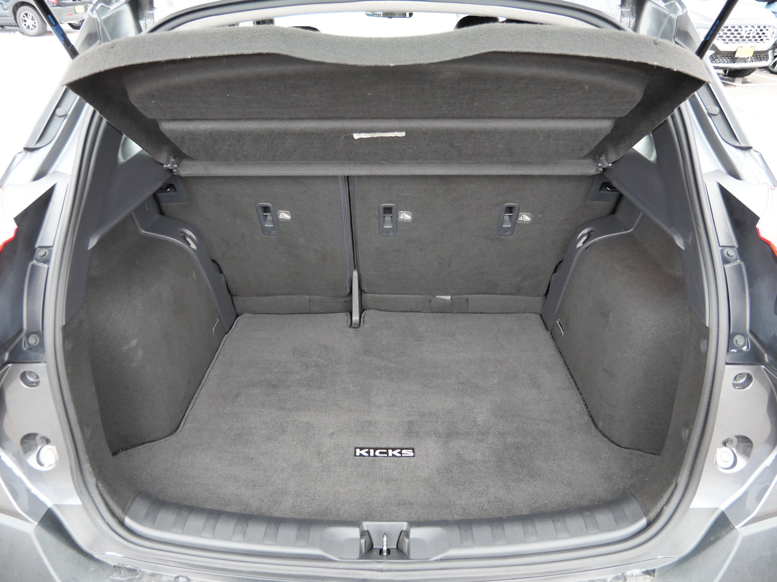 Used 2019 Nissan Kicks SR w/ SR Premium Package image 18