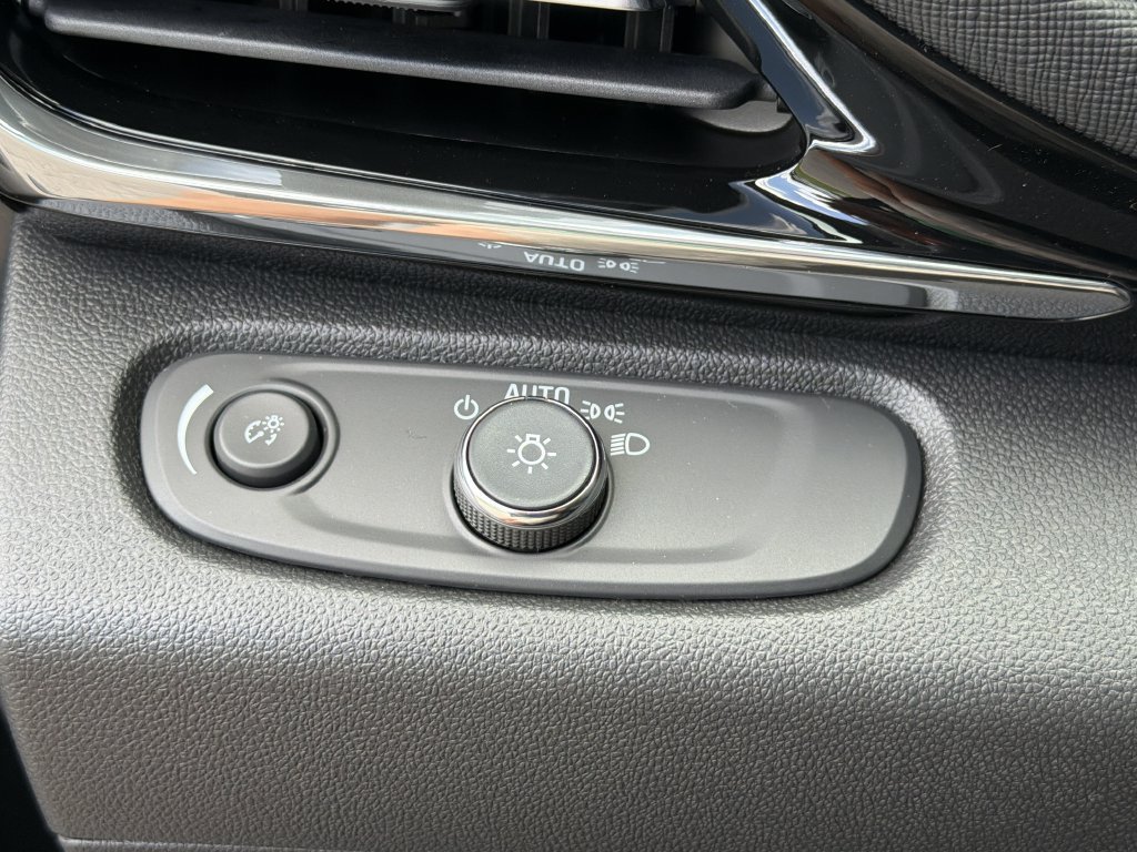 New 2026 Buick Envista Sport Touring w/ Convenience I Package FWD image 31