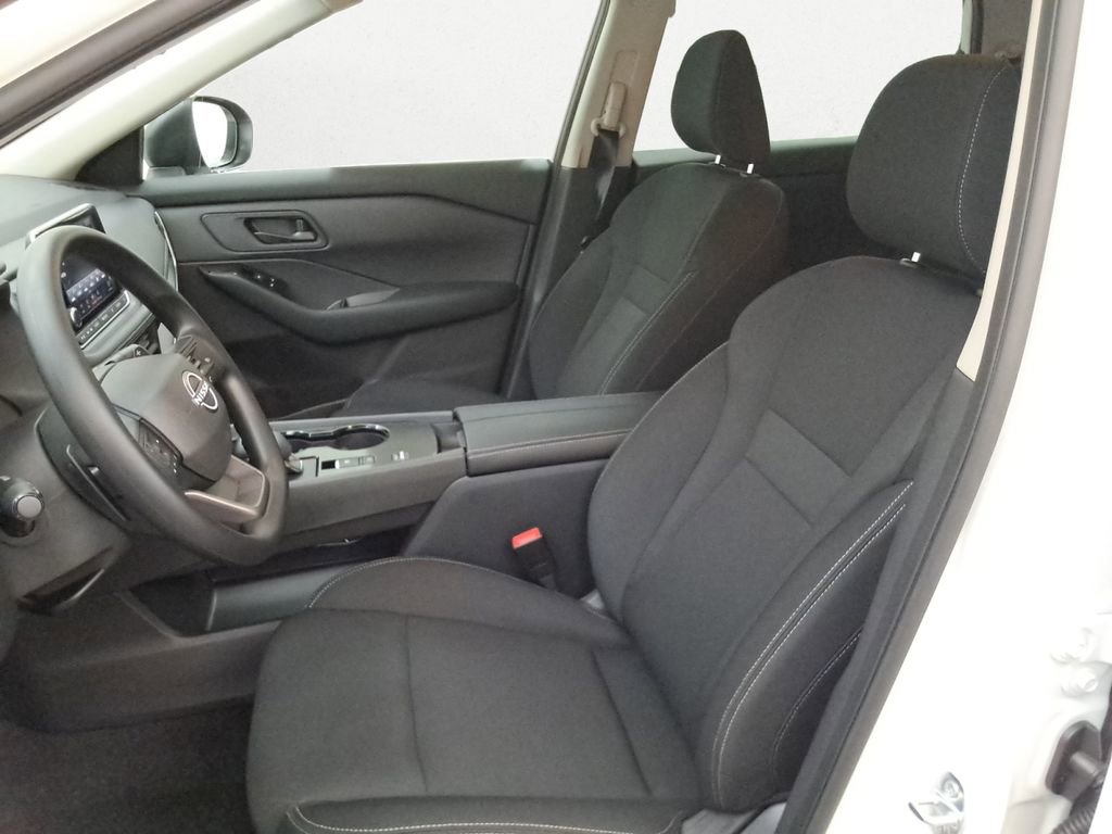 Used 2025 Nissan Rogue S image 10