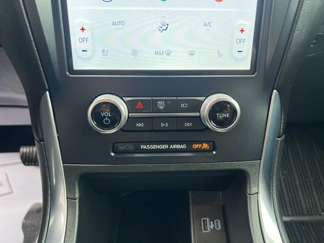 Certified 2023 Ford Edge Titanium w/ Class II Trailer Tow Package image 31