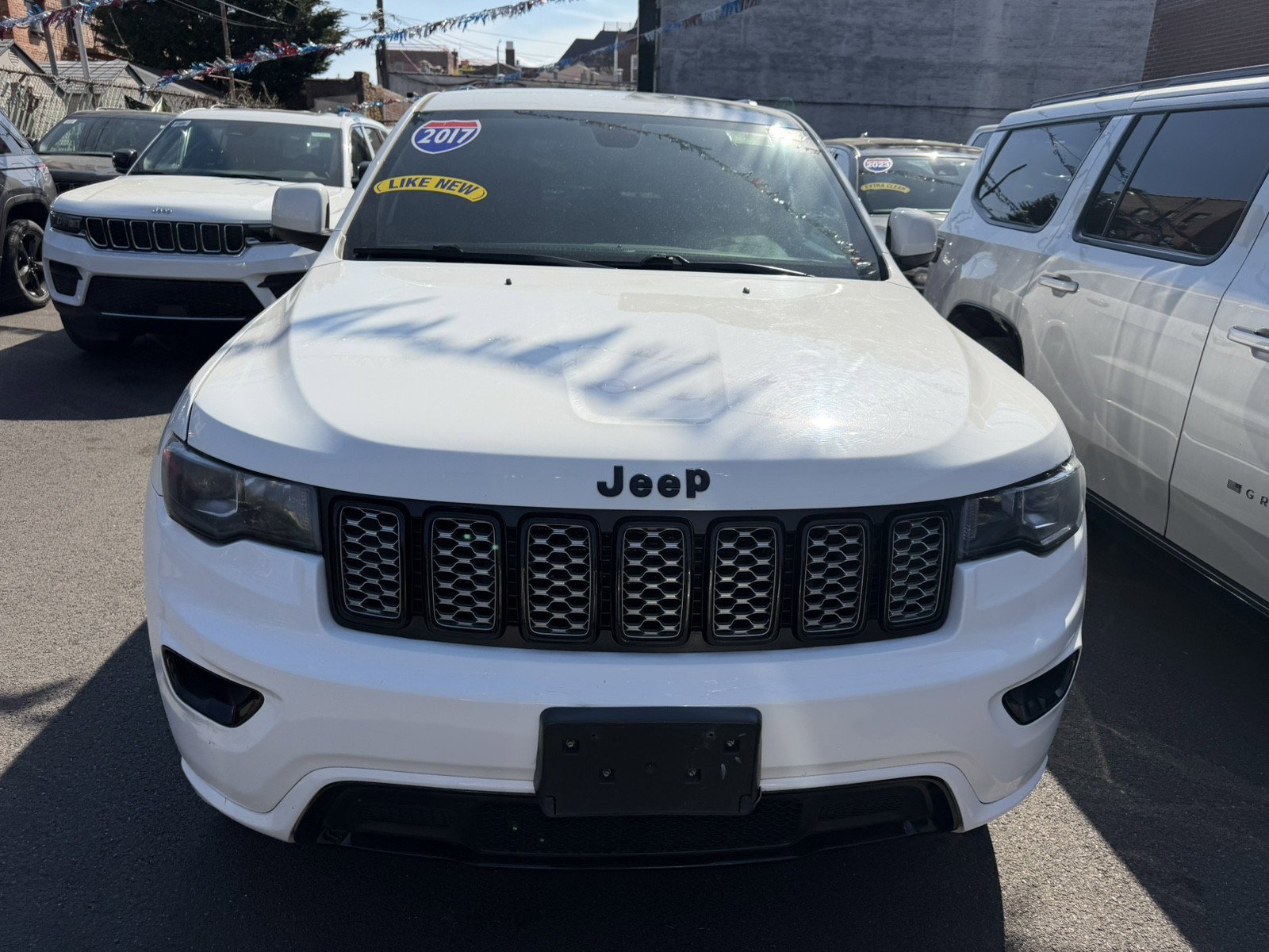 Used 2017 Jeep Grand Cherokee Altitude image 3