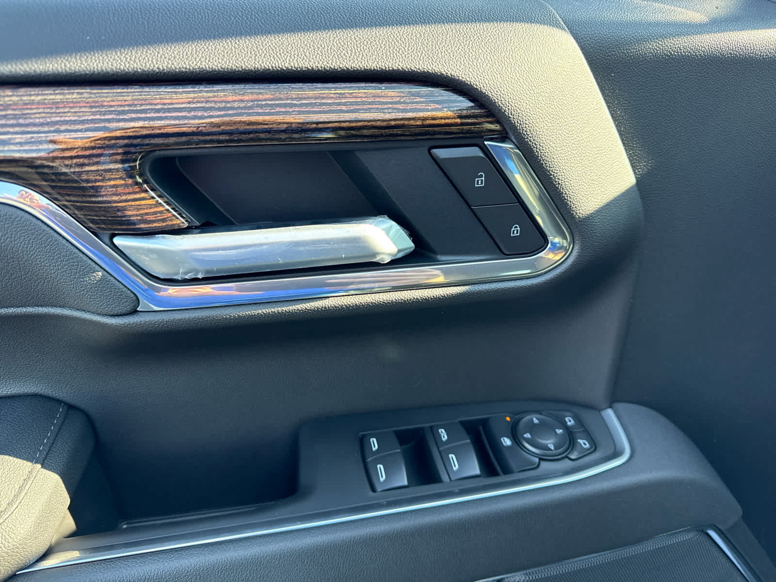 New 2027 GMC Terrain Elevation w/ Elevation Premium Package FWD image 10