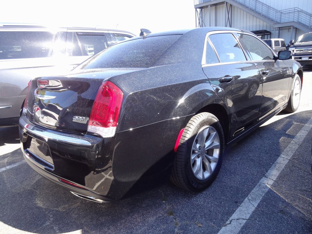 Used 2023 Chrysler 300 Touring image 4