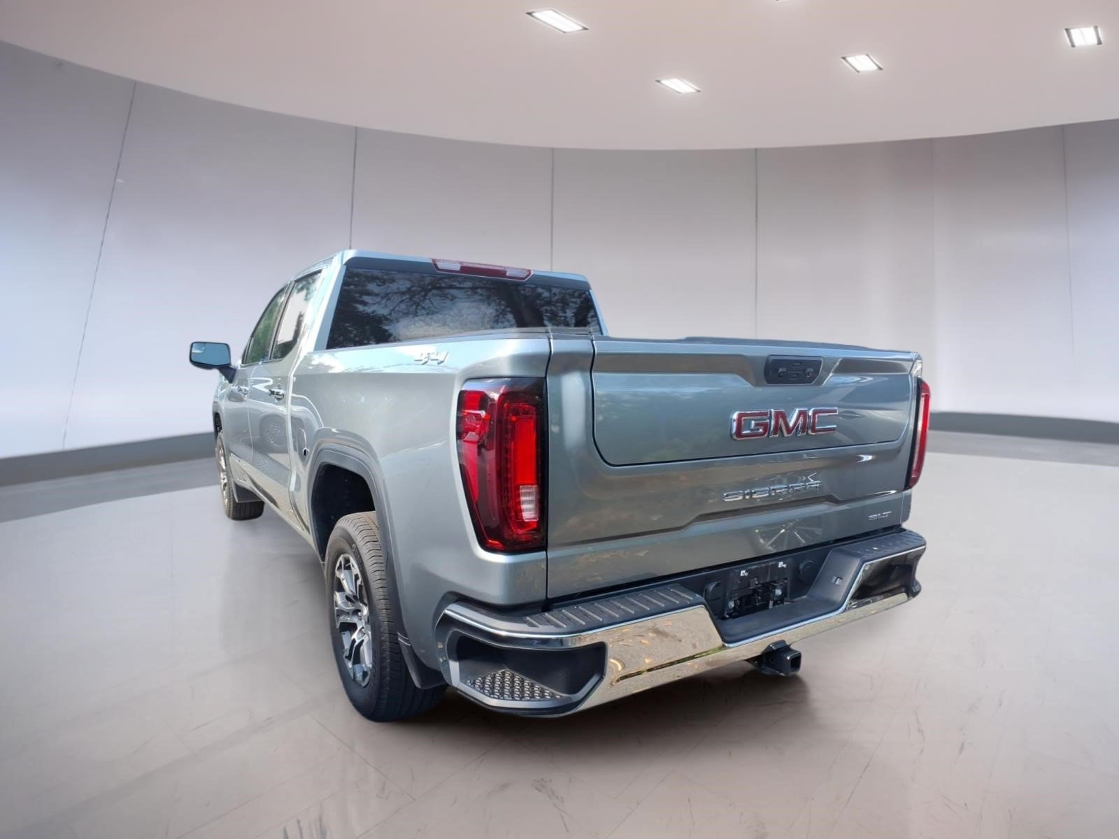 Used 2026 GMC Sierra 1500 SLT AWD/4WD image 3