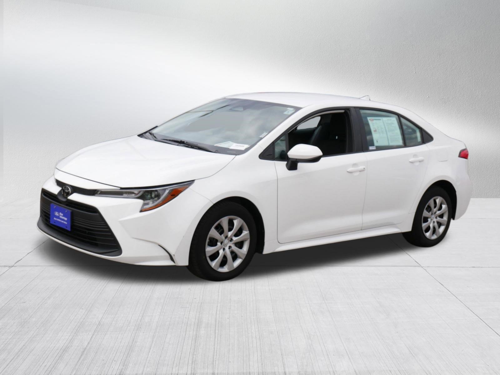 Used 2023 Toyota Corolla LE image 3