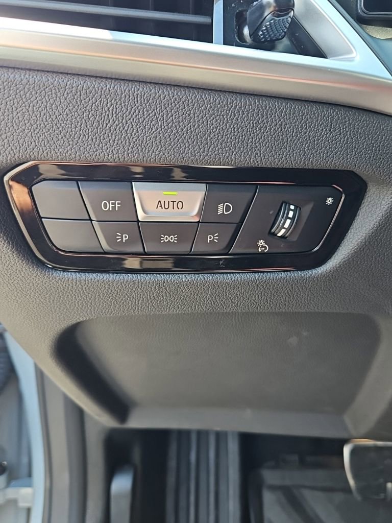 Used 2025 BMW 230i Coupe w/ M Sport Package RWD image 19