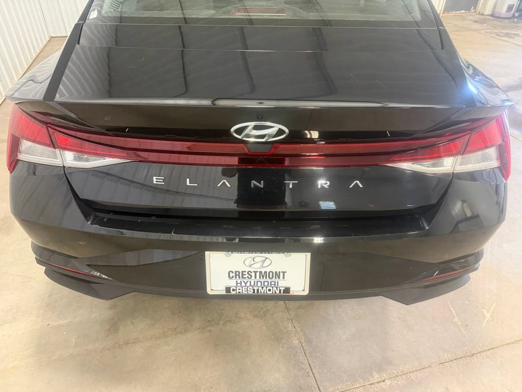 Used 2022 Hyundai Elantra SE FWD image 17