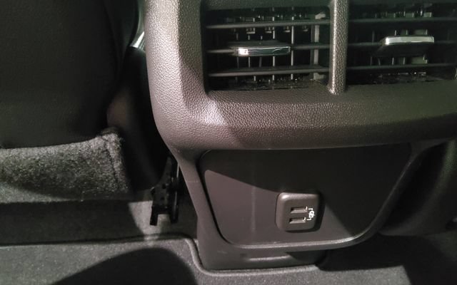 Used 2024 GMC Terrain SLT AWD/4WD image 18
